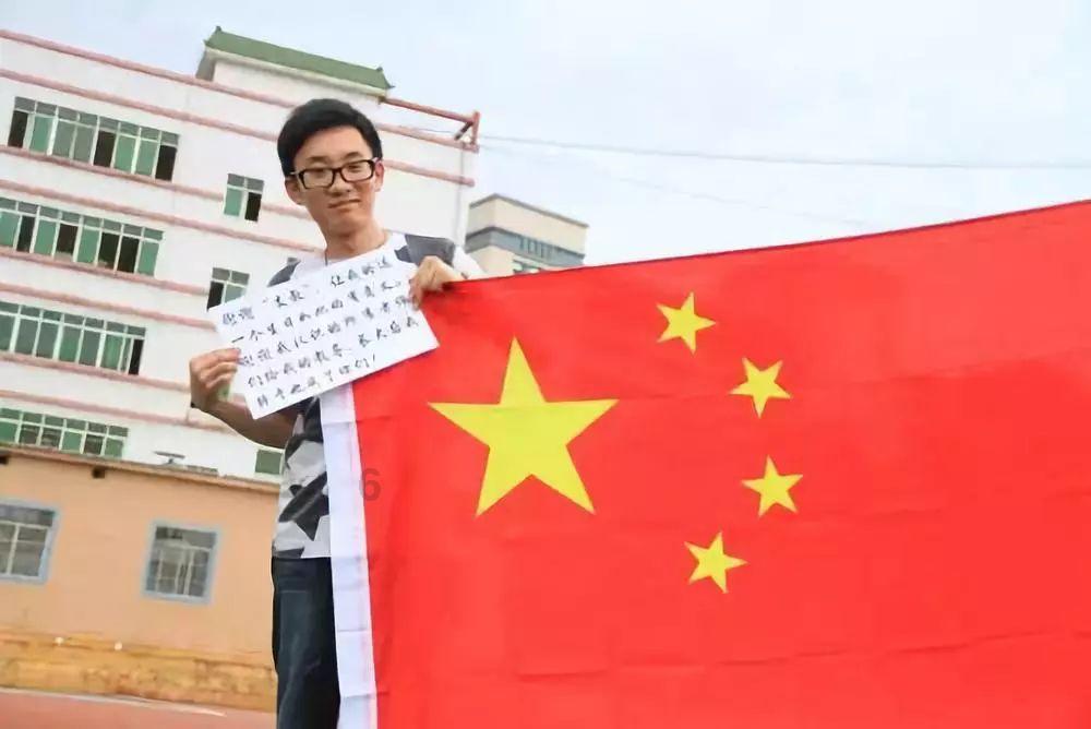省十四届人大二次会议秘书处开发布会介绍成果