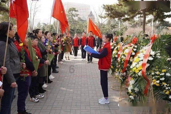 女孩清洁音乐室